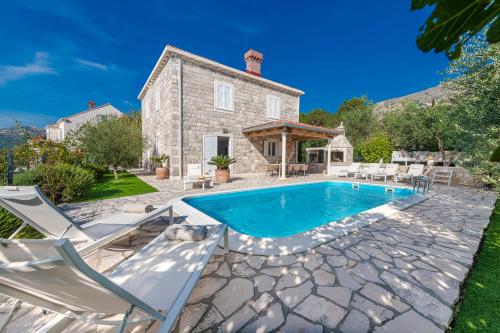 Villa Luna — 4-Star Luxury Hotel in None, Croatia