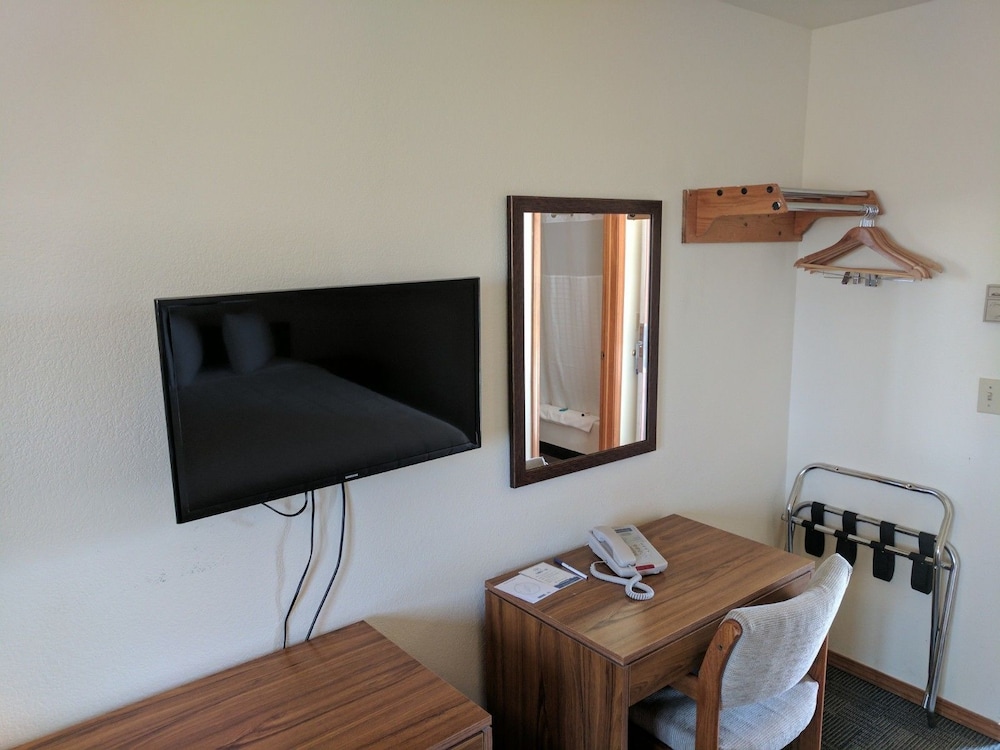 Travelodge by Wyndham Three Forks - photo 6