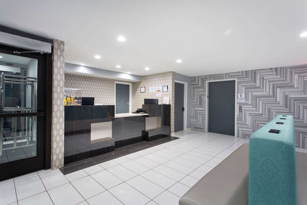 Baymont by Wyndham Charlotte University - photo 16