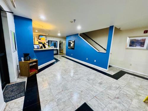 Express Inn & Suites Junction City - photo 11