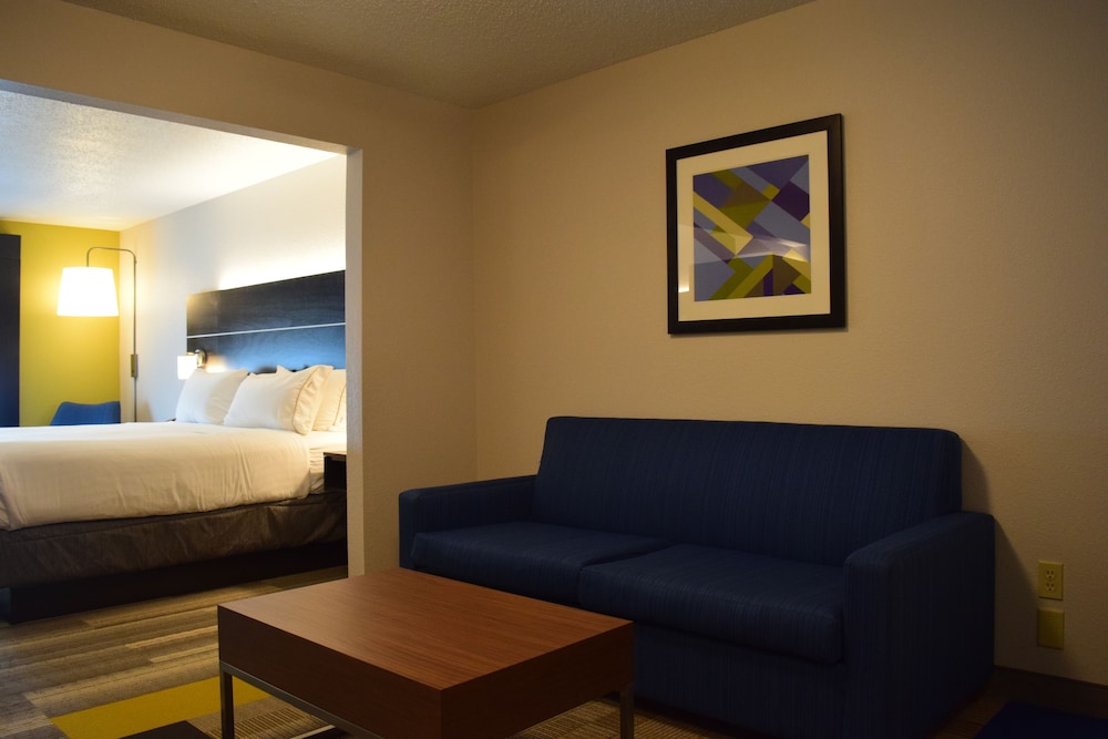 Holiday Inn Express Hotel & Suites Sparta by IHG - photo 20
