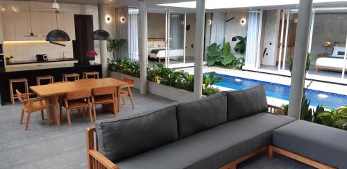 Villa Teejay architect designed luxury in perfect Petitenget location — 4-Star Luxury Hotel in Seminyak, Indonesia