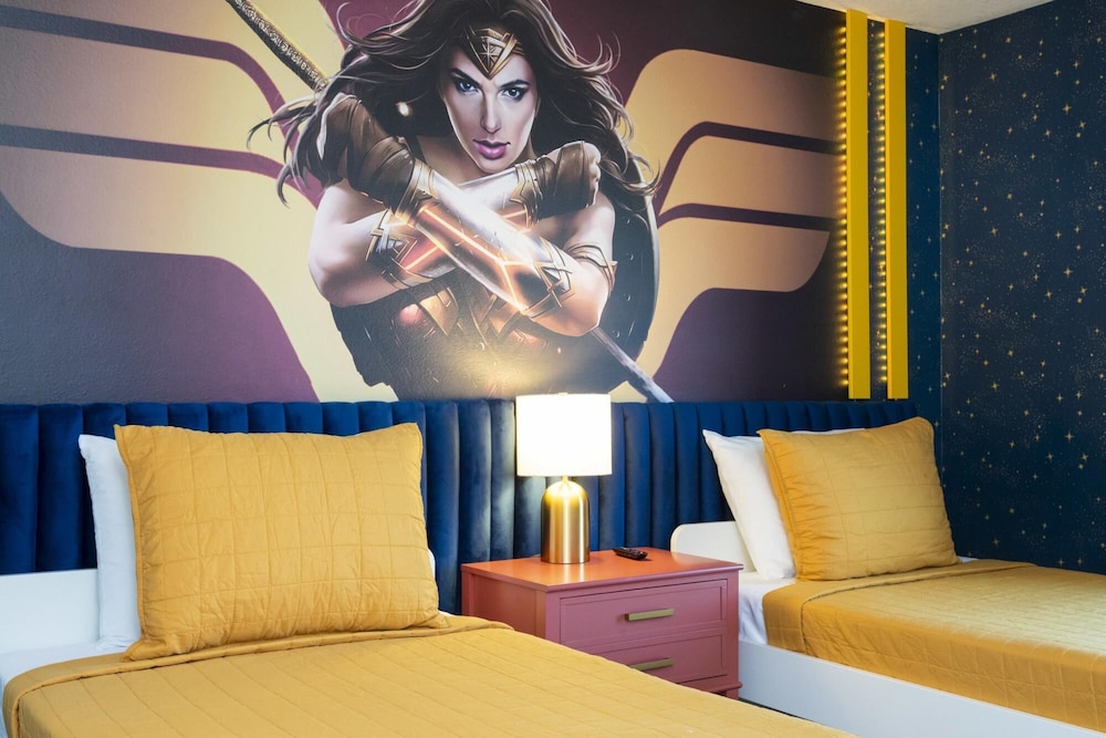 Chic Modern Marvel Themed Beds Private Pool - photo 8