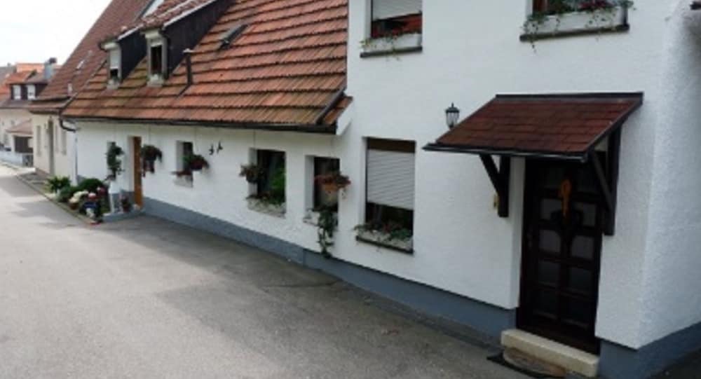 Ferienwohnung Mack — 4-Star Luxury Hotel in Goeppingen, Germany