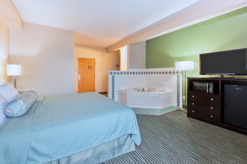 AmericInn by Wyndham Des Moines Airport - photo 8