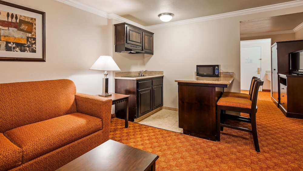 Lompoc Valley Inn and Suites - photo 7