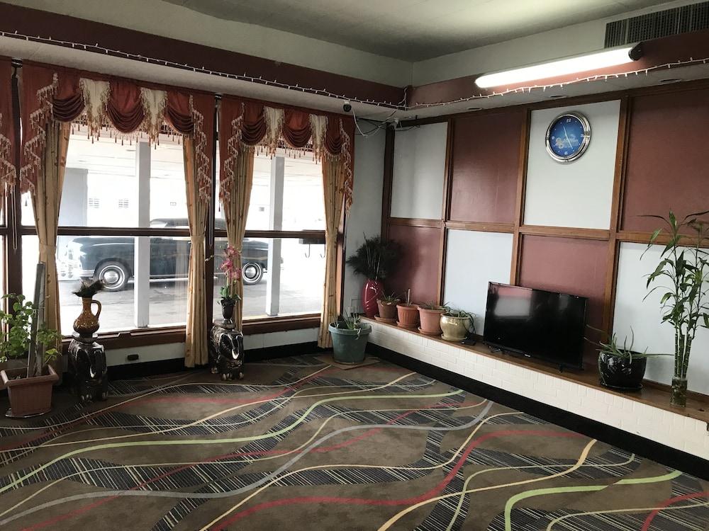 Village Inn Salina - photo 32