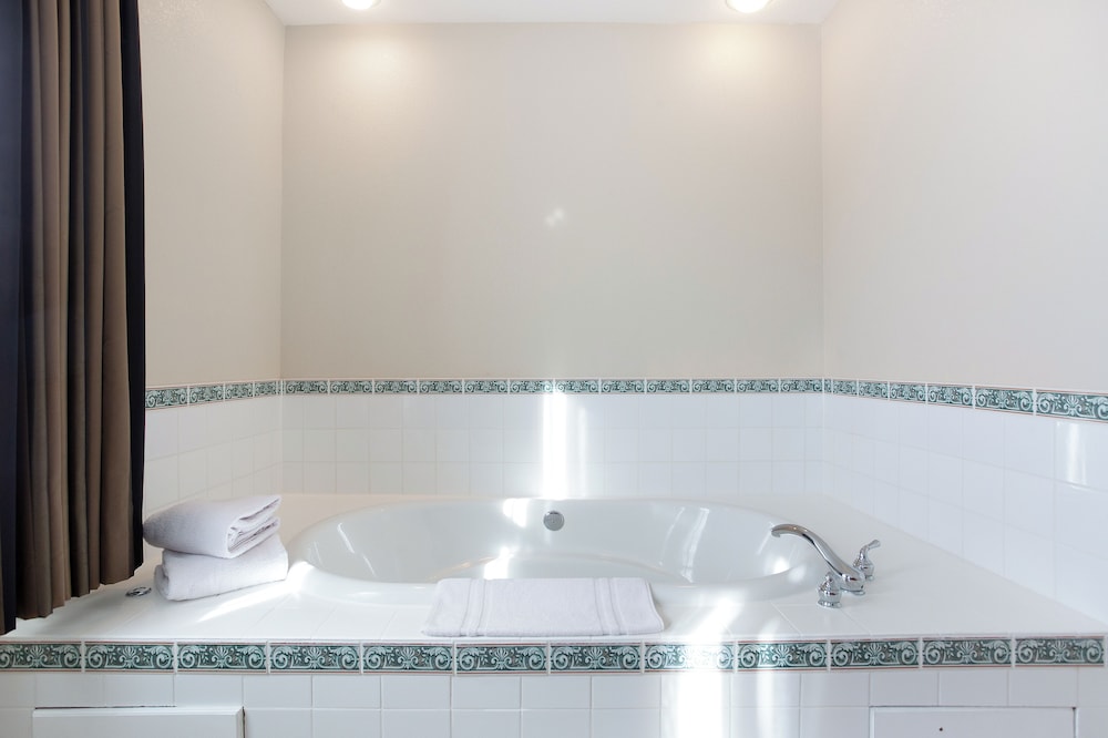 Lakeview Inns & Suites Okotoks — Okotoks — photo 4