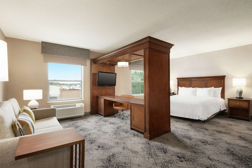 Hampton Inn & Suites Exeter - photo 13