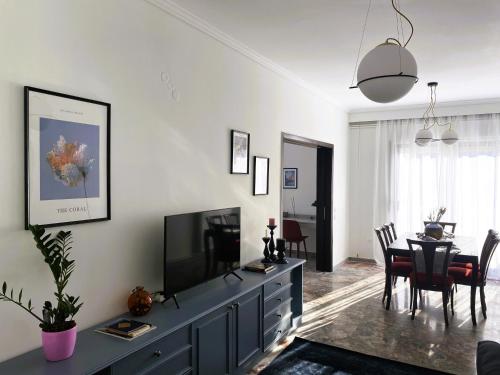 Serene Apartment with Breathtaking Sea View — 4-Star Luxury Hotel in Thessaloniki, Greece