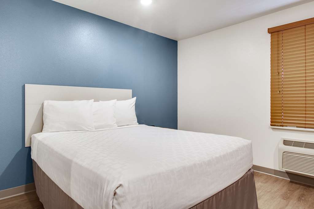WoodSpring Suites Conroe - photo 11