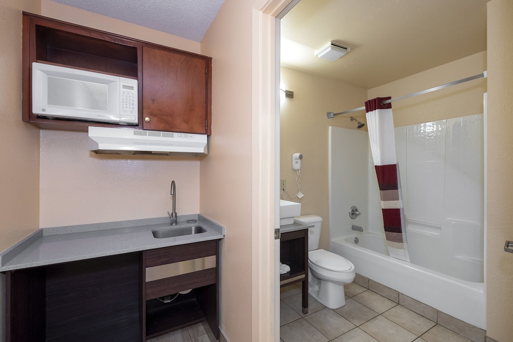 Red Roof Inn Valdosta University - photo 24