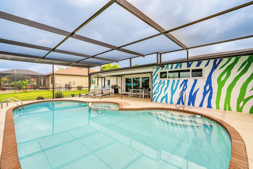Boat and Fish Waterfront Cape Coral Home with Pool — 4-Star Luxury Hotel in Cape Coral, United States