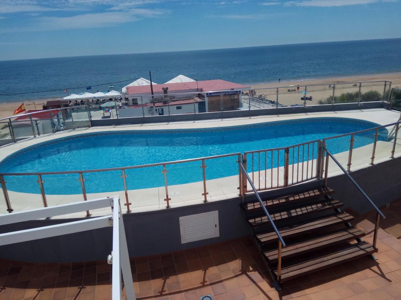 Islantilla vistas al mar 1 línea piscina parking wifi — 4-Star Luxury Hotel in Islantilla, Spain
