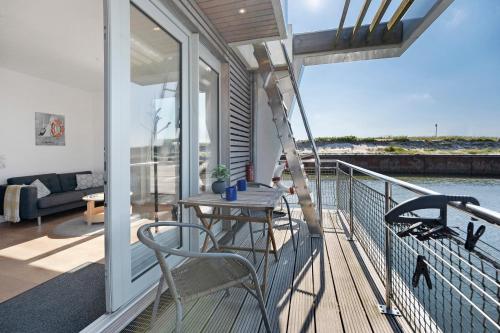 Hausboot Sutje - last minute hotel in Grossenbrode