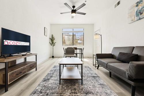 CozySuites Glendale Westgate with pool 01 — 4-Star Luxury Hotel in Glendale, United States