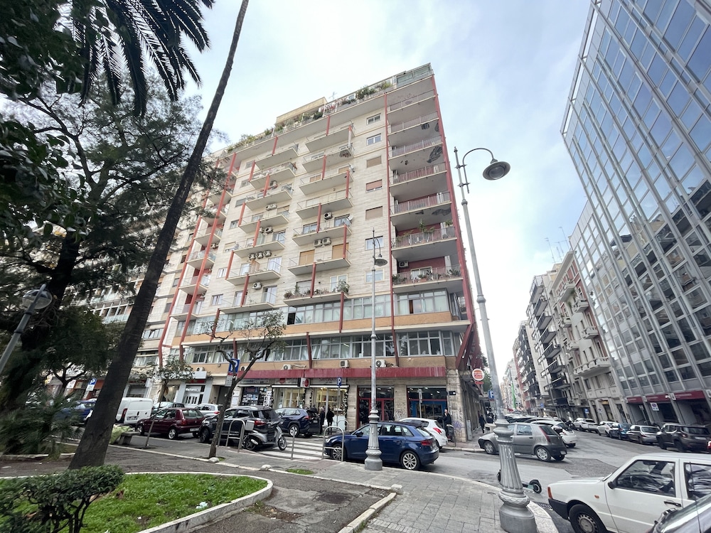 SkyLine — 4-Star Luxury Hotel in Bari, Italy