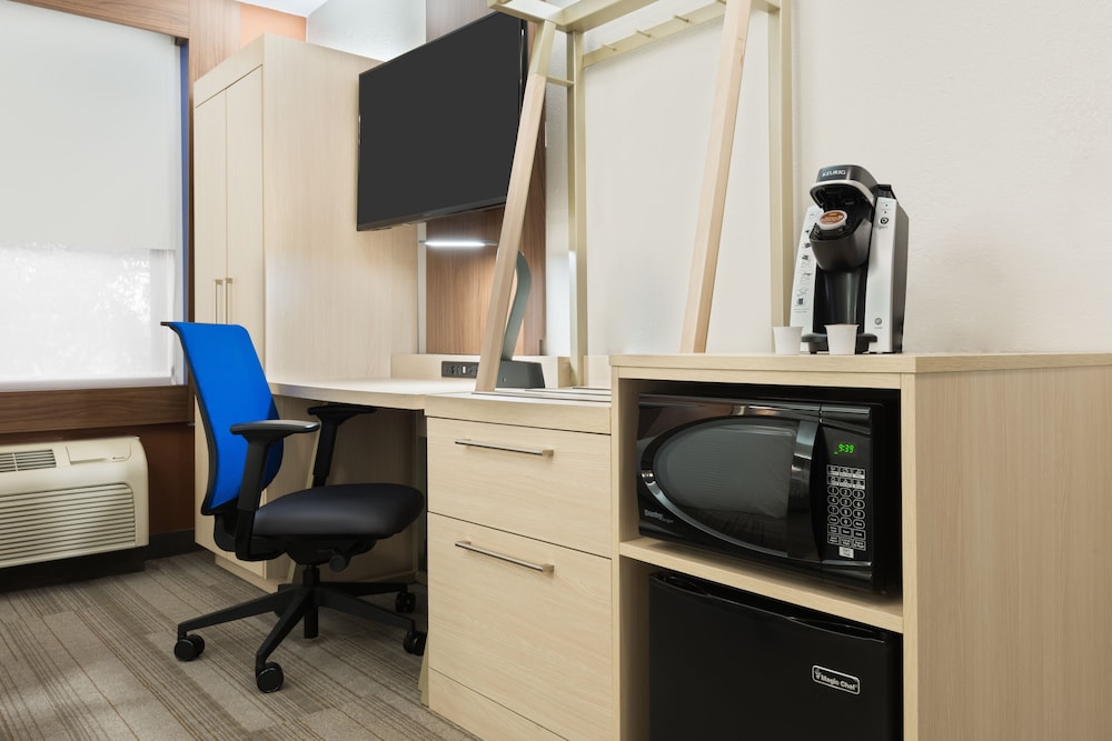 Holiday Inn Express & Suites Nearest Universal Orlando by IHG - photo 18