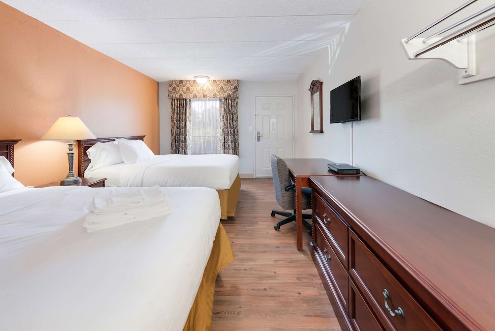 Americas Best Value Inn Columbus - photo 18
