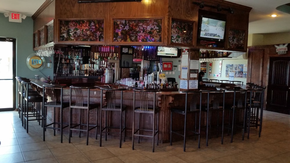 Lakeview Inn & Suites - photo 35