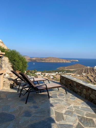 To Petrino Serifos in Livadi, Greece