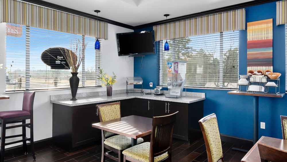 Belmont Inn and Suites - photo 34