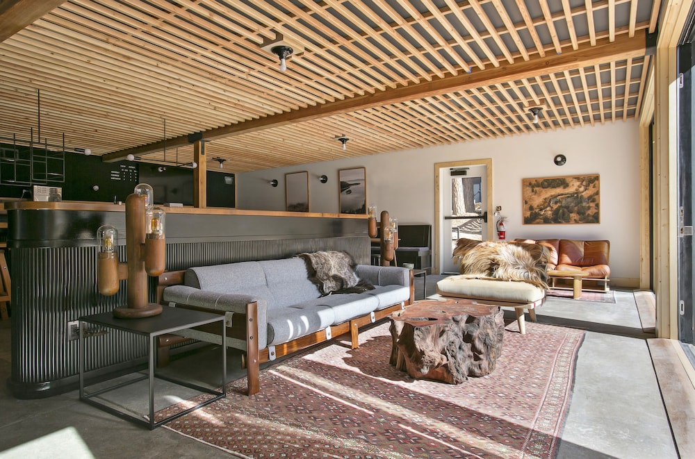 The Coachman Hotel - photo 5