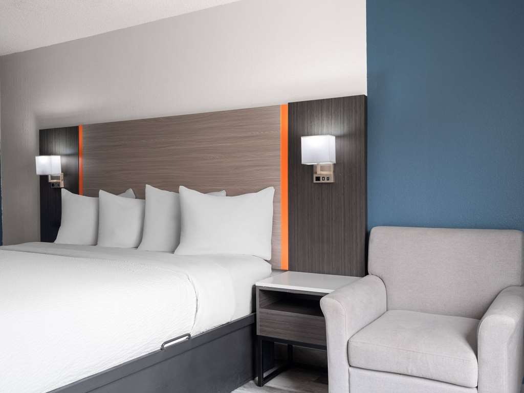 Baymont by Wyndham Indianapolis East - photo 25