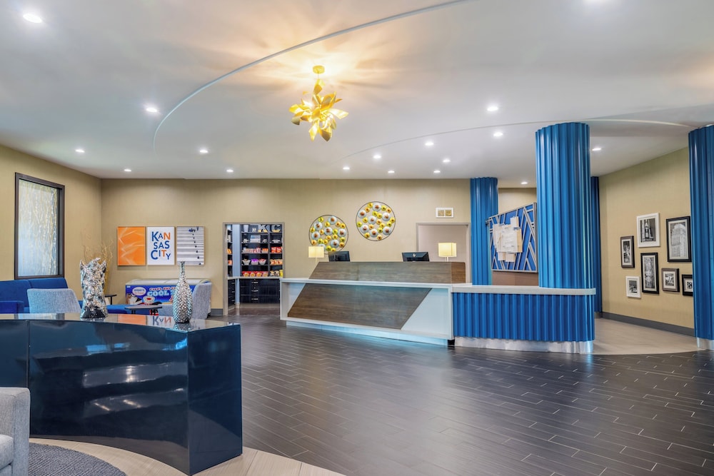 Holiday Inn Express and Suites Kansas City Airport by IHG - photo 60
