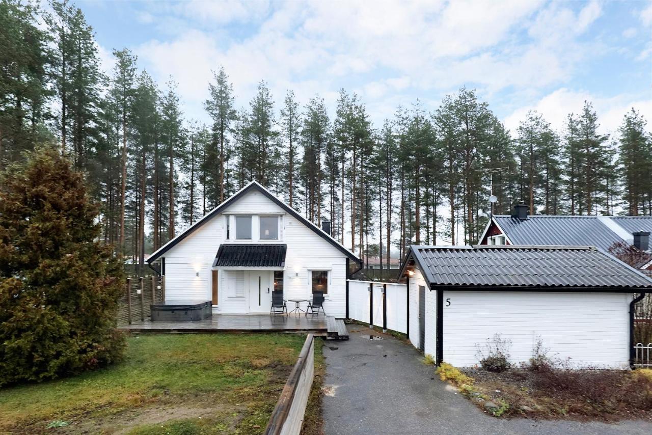 Guestly Homes 4BR Corporate Villa — 4-Star Luxury Hotel in Pitea, Sweden