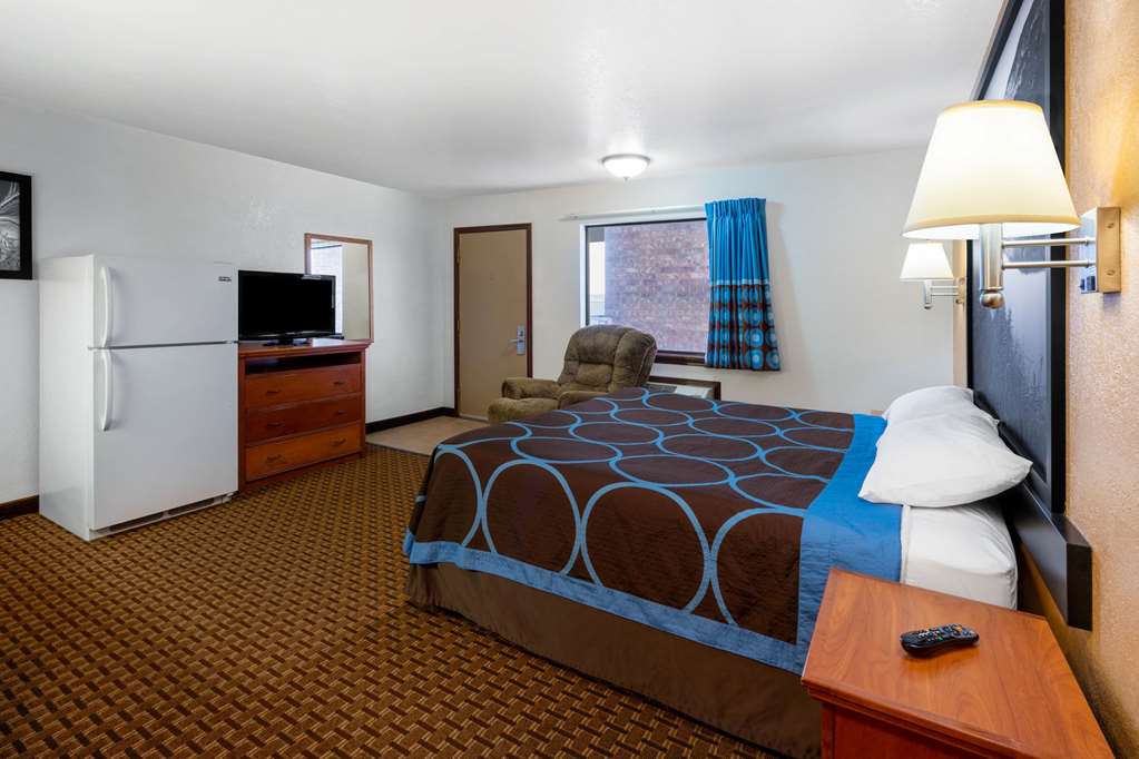 Super 8 by Wyndham Goodland - photo 13