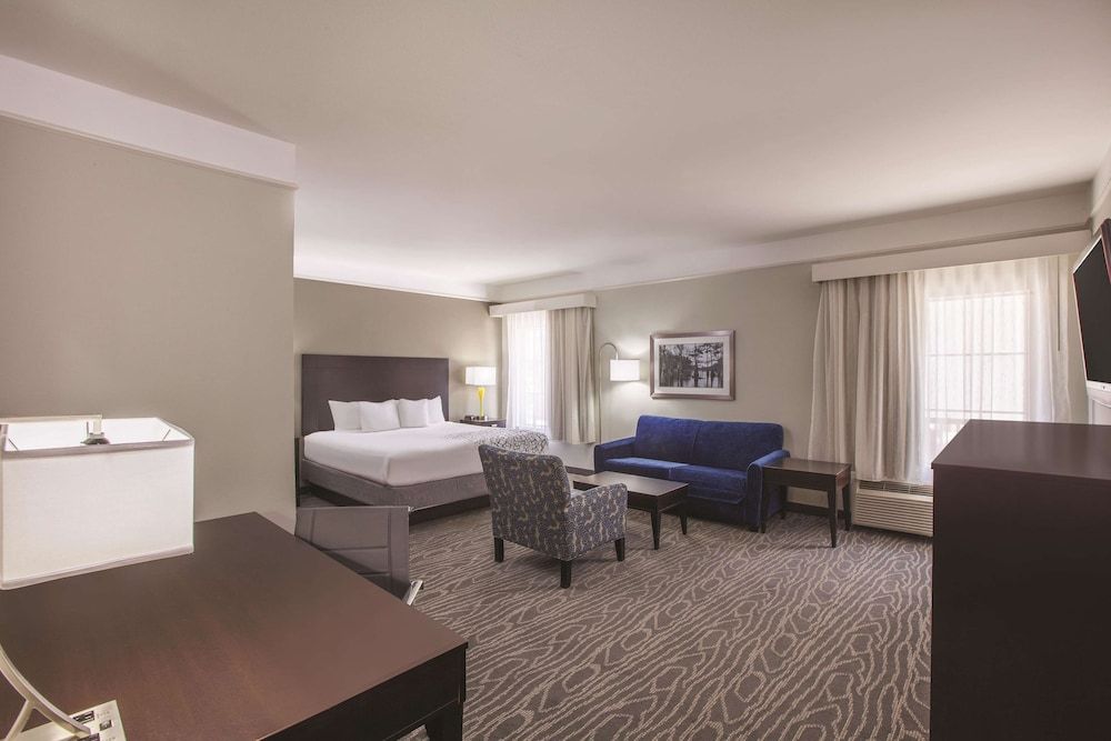La Quinta Inn and Suites by Wyndham Lake Charles Casino Area - photo 10