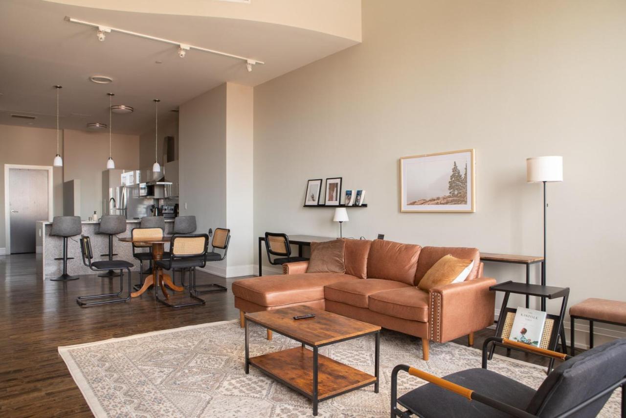 Downtown Luxury 2BR Penthouse Loft Sleeps 6 8 — 4-Star Luxury Hotel in Milwaukee, United States