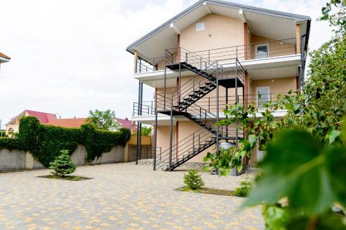 Эдем 3 - carbon neutral hotel in Chornomors'k