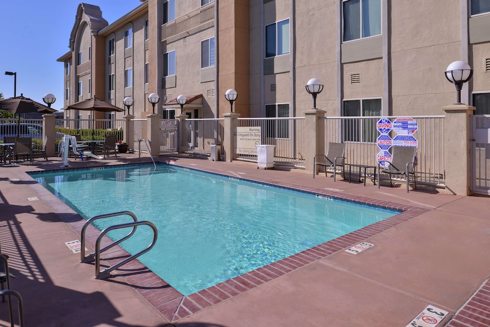 Hampton Inn & Suites Woodland Sacramento Area - photo 33
