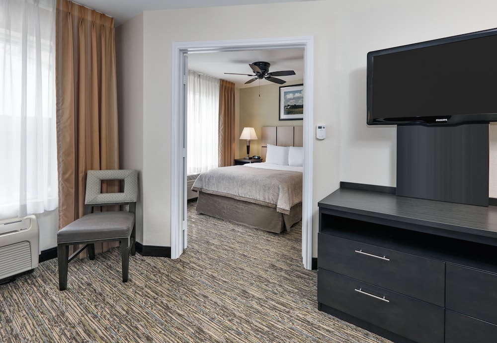 Candlewood Suites Market Center an IHG Hotel - photo 3