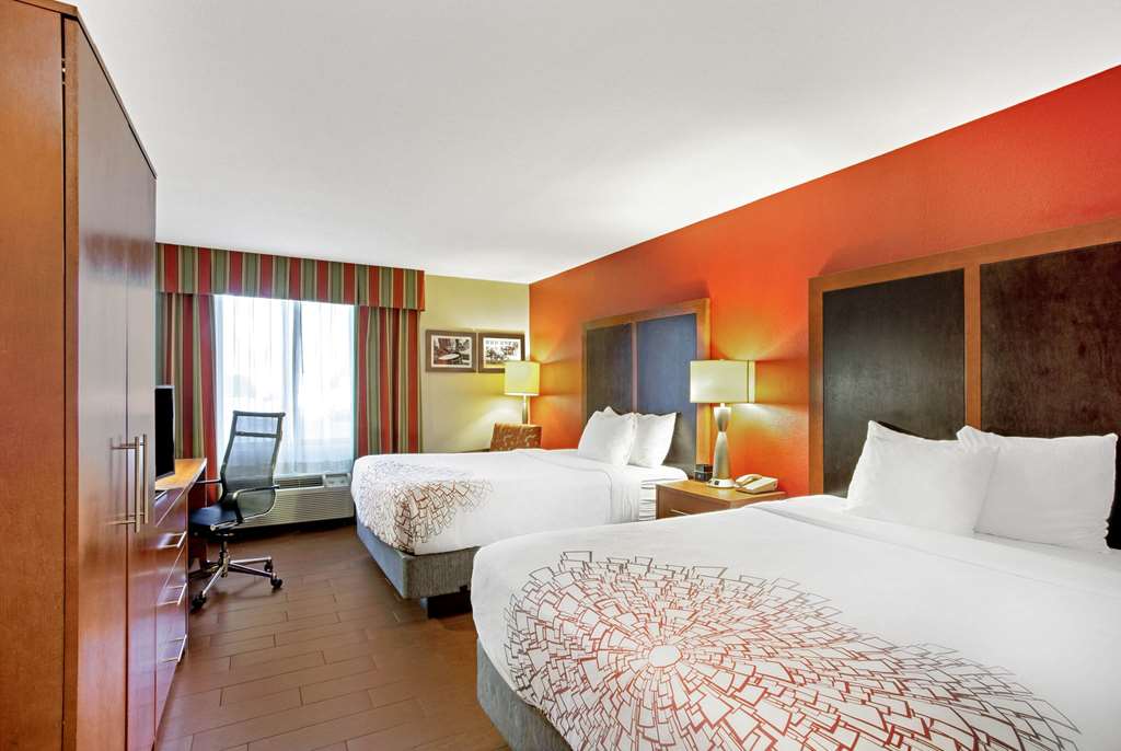 La Quinta Inn & Suites by Wyndham Williamsburg Historic Area - photo 18