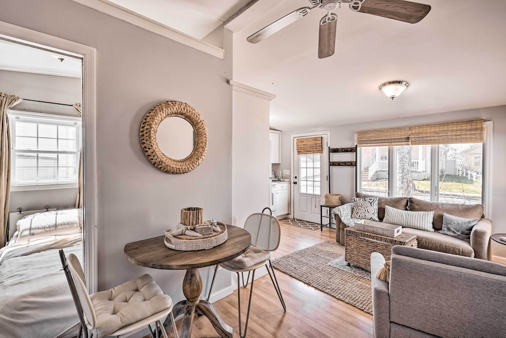Bright Belmar Cottage Less Than Half Mi to Boardwalk — 4-Star Luxury Hotel in Belmar, United States