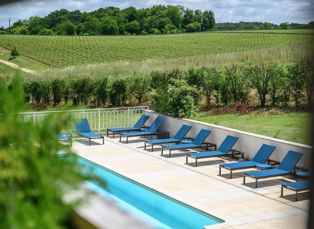 Les Secrets Chateau Pey La Tour pet-friendly hotel Salleboeuf
