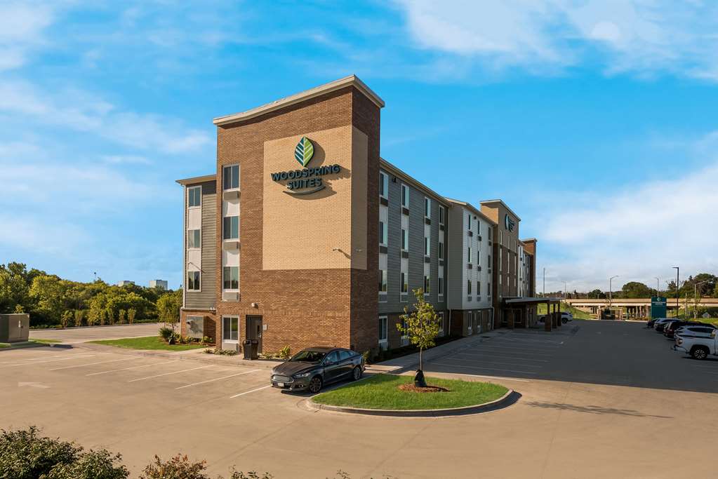 Woodspring Suites Milwaukee Menomonee Falls - photo 4