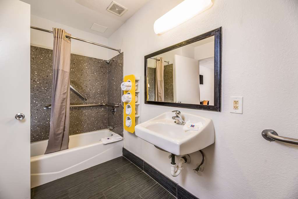 Motel 6 Westley CA - photo 20