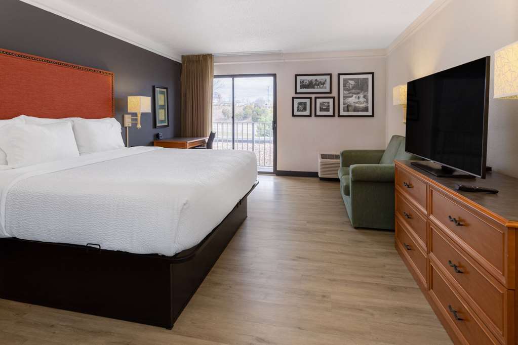 La Quinta by Wyndham Kingsport Tri Cities Airport - photo 15