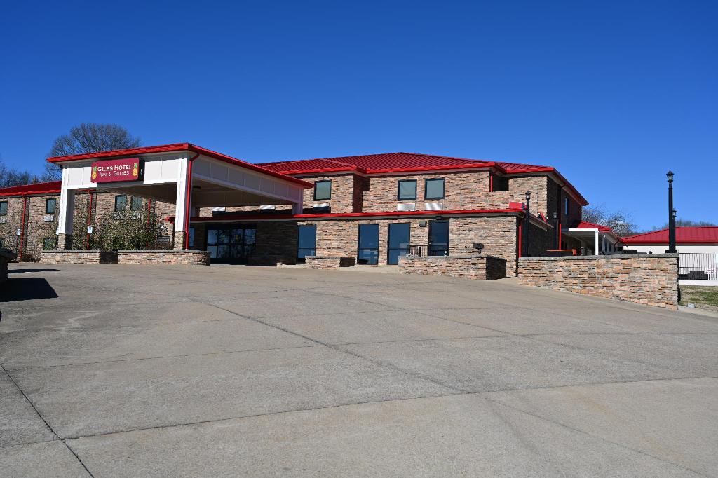 Giles Hotel Inn And Suites — Pulaski