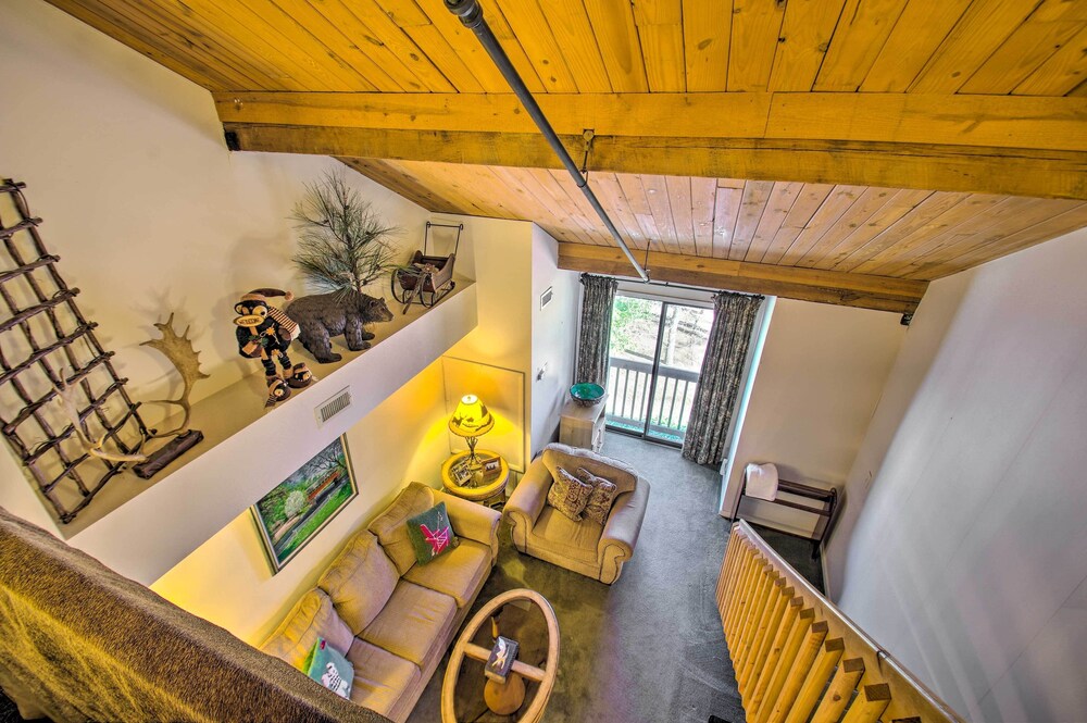 Snug Wintergreen Resort Studio Ski In and Out - photo 12