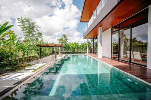 Villa Midori Luxury Spacious Haven Rooftop and Pool Paradise — 4-Star Luxury Hotel in Tabanan, Indonesia
