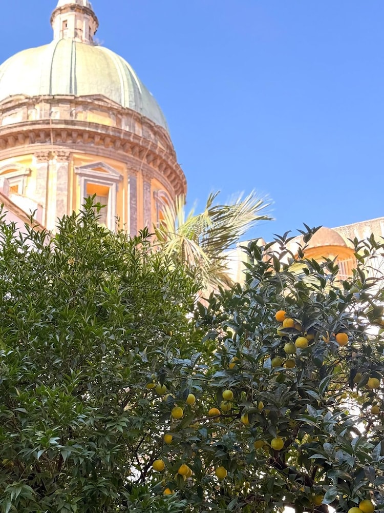 Chiaia Suites - carbon neutral hotel in Naples
