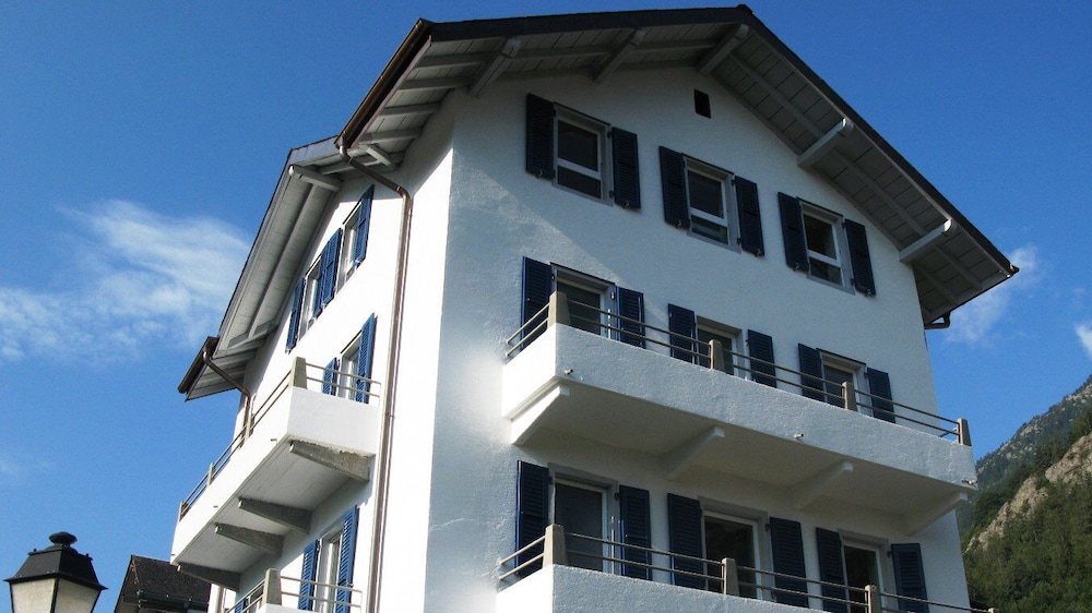 Les Rochers - carbon neutral hotel in Salvan