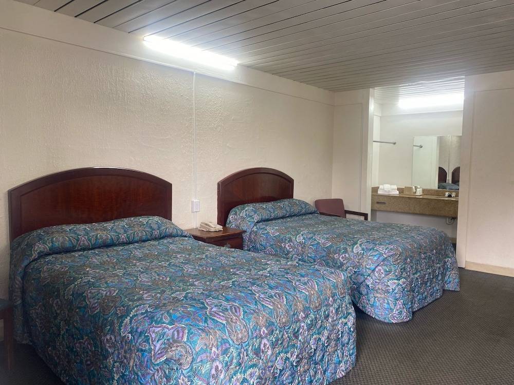 Discovery Inn Macon - photo 2