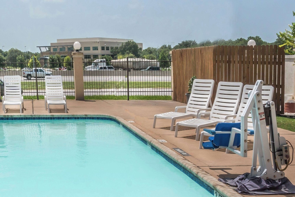 Super 8 by Wyndham San Marcos - photo 15