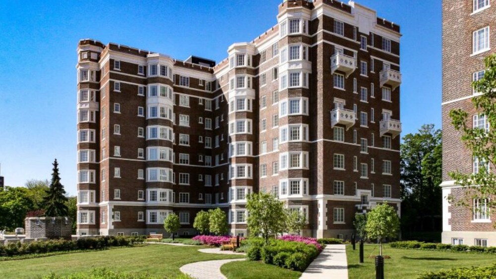 Longwood Towers Apartments - photo 27